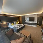 Отель Uk 4*