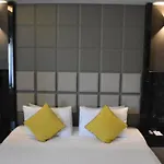 Отель Uk 4*