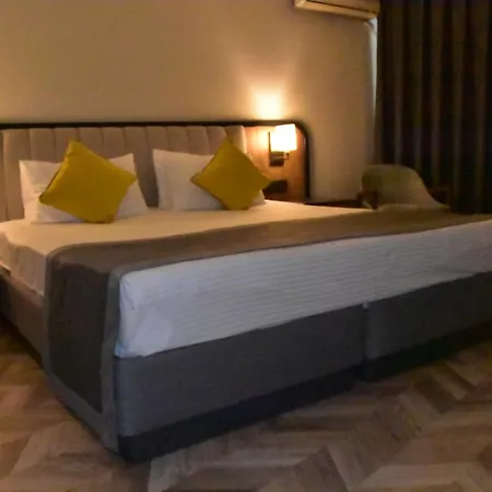 Hotel Uk 4*