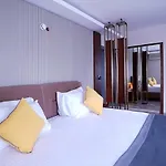 Hotell Uk 4*